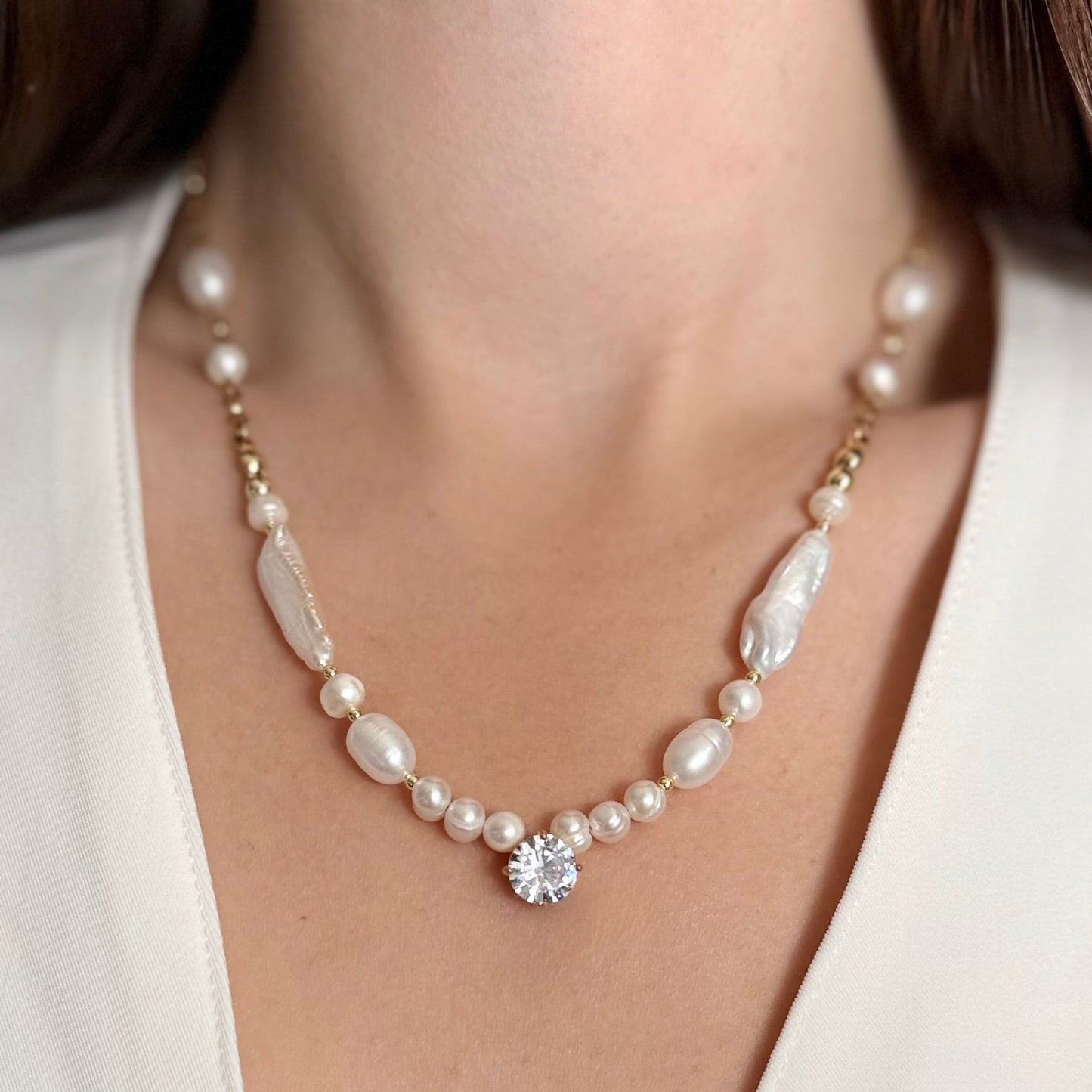 18K Gold Freshwater Pearl Necklace with Round Zirconium Pendant